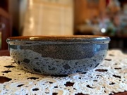 Ceramiczna szkliwiona niebieska misa/patera