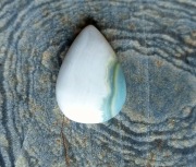 Opal mszysty kaboszon