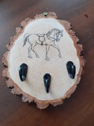 Wieszak ścienny na ubrania, klucze. Duży plaster drewna. Konik.