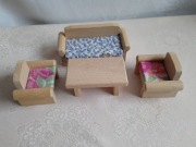 Miniaturki - zestaw drewnianych mebelków GOKI do salonu - Dollhouse
