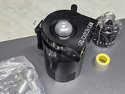 OIL CATCH TANK Uniwersalny zbiornik oleju z przegrodami i filtrem OCC-1020A