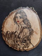 Dziewczyna wypalana ręcznie 