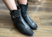 Skórzane botki na słupku Hush Puppies