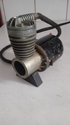 Stary, metalowy,  działający kompresor  samochodowy 12 V