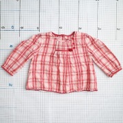 Luźna koszula w czerwoną kratę