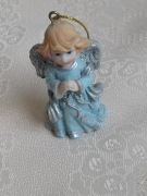Figurka - modlący się aniołek - wysokość 6,3 cm