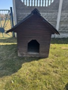 Buda dla psa drewniana