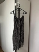 Letnia sukienka na ramiączka w panterkę z falbanką koronką