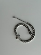 Bransoletka męska modna z krzyżem – elegancka, ponadczasowa