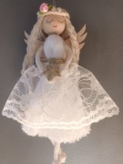 Świąteczny aniołek, makramowy 13 x 19 cm.