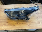 Reflektor lewy Toyota Yaris 4 IV wszystkie uchwyty