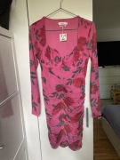 Gorsetowa sukienka w kwiaty Reserved