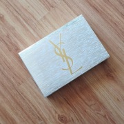 Luksusowe opakowanie pudełko z linii Black Opium marki Yves Saint Laurent