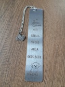 Metalowa zakładka do książki z pieskiem i książką
