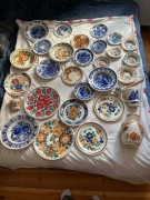 Fajans Włocławek PRL ręcznie malowany – 30 sztuk, różne elementy