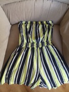 Krótki kombinezon w paski 