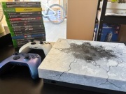 Xbox one X Gears 5 + 3 pady + gry - wiedźmin, gta 5, cyberpunk, minecraft