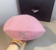 Beret róż z broszką damski