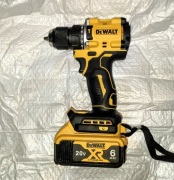 Wiertarko-wkrętarka udarowa DeWalt DCD805