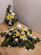 Stroik na grób ,kompozycja na cmentarz ,wiązanka z wazonem, zestaw K4k