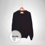 Czarny sweter wełniany elegancki męski w serek vneck Bertoni 100% wełna XXL