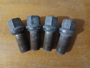 VW Passat B8 - śruby szpilki do kół