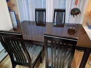 Sprzedam stoł czarny ze szklanym blatem rozkladany 4 krzesla 140 cm na 84cm