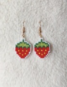 Handmade kolczyki z truskawkami, haft krzyżykowy, whimsical / cottagecore