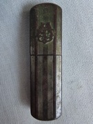 Stara zapalniczka okopowa z herbem  . Benzynowa. 