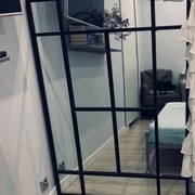 Duże nowoczesne lustro w stylu loftowym