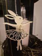 Drewniany króliczek wielkanocny w stylu baletnicy 12 cm 