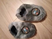 Miękkie kapcie, chłopiec. Świecą.