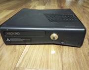 Xbox 360 S + Kinect + 2 Pady + Gry