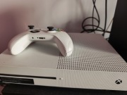 Xbox one,plus pad i okablowanie.