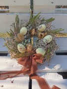 Wianek wielkanocny na drzwi