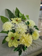 Klasyczna wiązanka nagrobna, stroik wiosenny