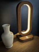 Lampa stołowa w odbudowie z dębu w przyciskiem ON/OFF z funkcją ściemniacza