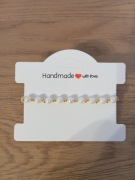 Handmade bransoletka perłowa – białe perełki + złoto