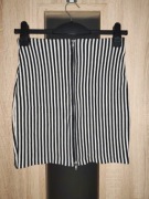215 Damska mini spódniczka w czarno białe paski rozmiar S