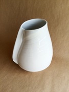 Wazon porcelanowy, biały. Waza. Kaiser Porzellanmanufaktur 17,5cm Sygnatura