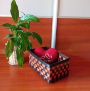 Koszyk z papierowej wikliny