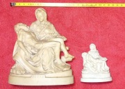 Dwie figurki Piety watykańskiej
