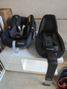 Maxi Cosi Pebble Pro i-Size Essential Black + baza FamilyFix3