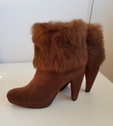 Botki luxury Carmen Poveda w kolorze camel futerko