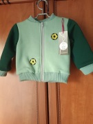 Zielona bluza z piłkami