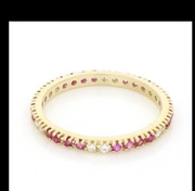 Pierścionek z 18 karatowego złota z diamentami i rubinami.