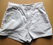 Spodenki, szorty białe Esprit 40