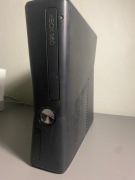 Konsola Xbox 360s + 3 gry
