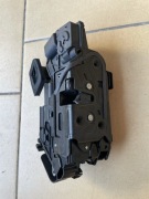 ZAMEK DRZWI PRAWY TYŁ AUDI VW SKODA 5TA839016N