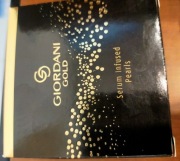 Puder w perełkach z serum Giordani Gold 